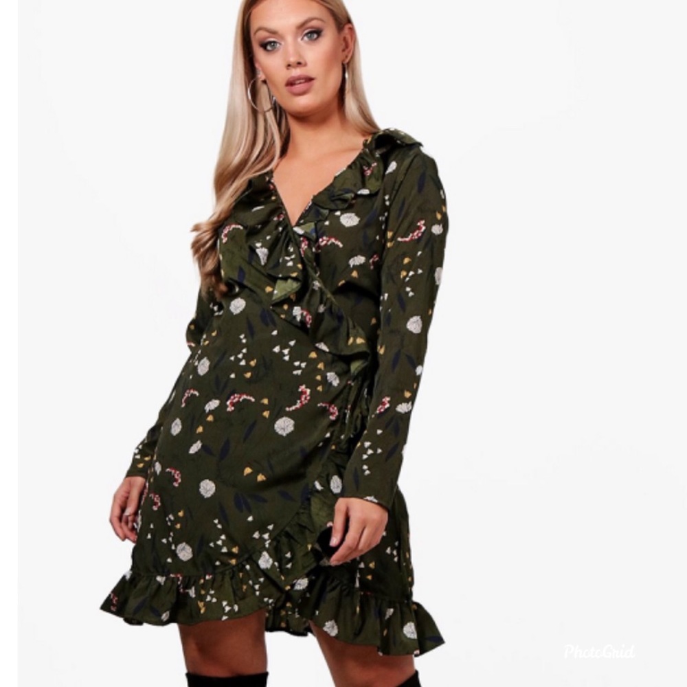 BooHoo Plus Navy Floral Boho Wrap Dress NWOT